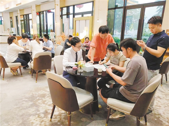 新政出臺吸引更多消費者看房。