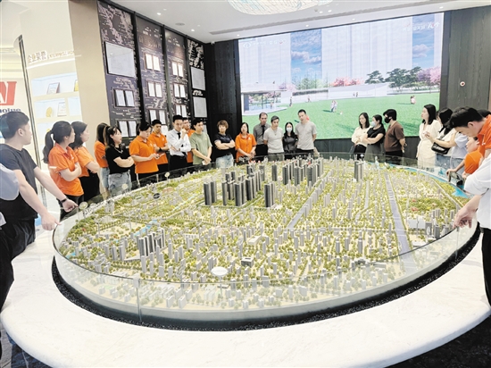 端午節(jié)期間，改善型樓盤(pán)人氣旺。