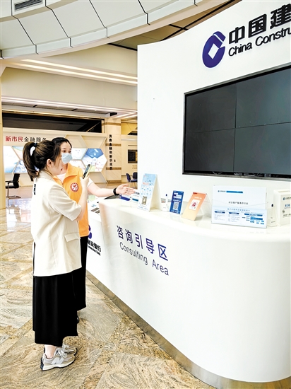 公積金貸款利率調(diào)整后，吸引更多市民辦理。