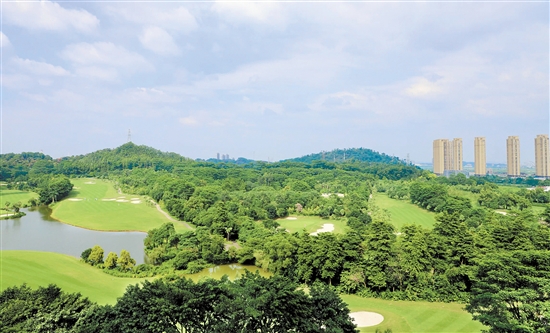 江發(fā)·翡翠觀瀾項(xiàng)目環(huán)境優(yōu)美，吸引了許多攝影愛好者。