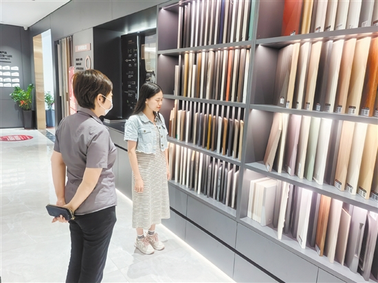 江門(mén)市家裝廚衛(wèi)“煥新”活動(dòng)開(kāi)展以來(lái)，吸引不少市民消費(fèi)。