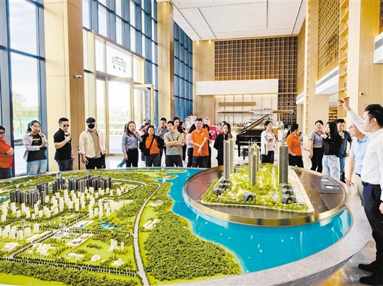 10月，不少樓盤迎來購房熱潮。