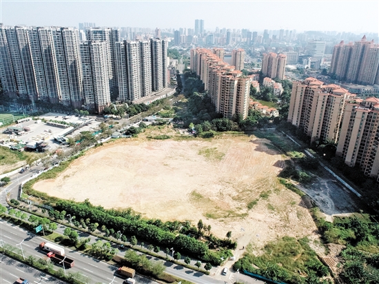 根據(jù)規(guī)劃條件，江門市JCR2024-199（蓬江27）號(hào)地容積率低于或者等于1.5，未來或?qū)⒔ㄔ旄叨俗≌瑓^(qū)。