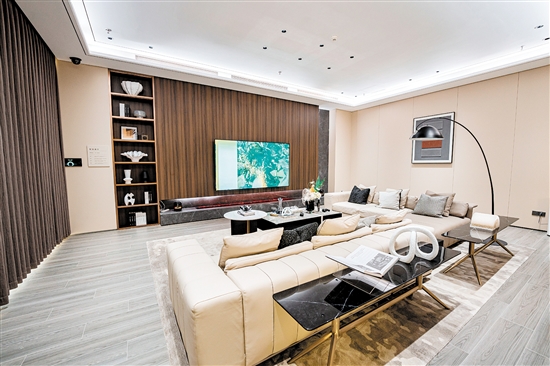 隨著技術(shù)的進(jìn)步與人們生活方式的轉(zhuǎn)變，智能家居正逐步成為現(xiàn)代家庭生活的標(biāo)配。