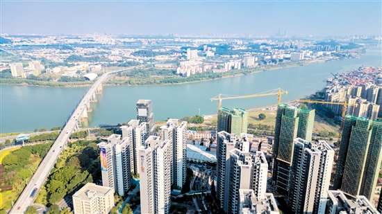 過(guò)去一年，不少樓盤(pán)紛紛推出江景房，備受歡迎。