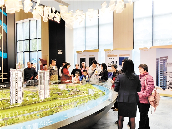 春節(jié)期間我市多個樓盤人氣很旺。