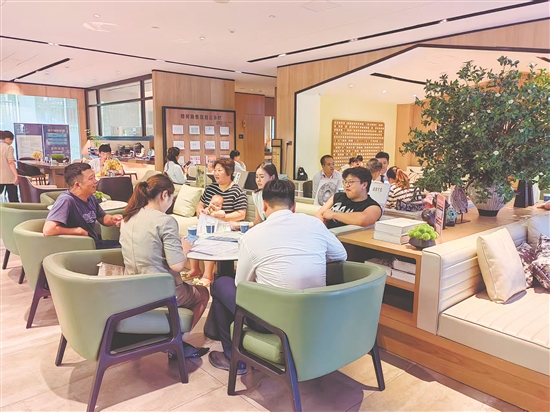 多個(gè)樓盤“五一”假期人氣旺。