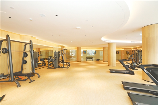 不少樓盤擁有健身會所等配套，吸引了來自深圳的購房者。