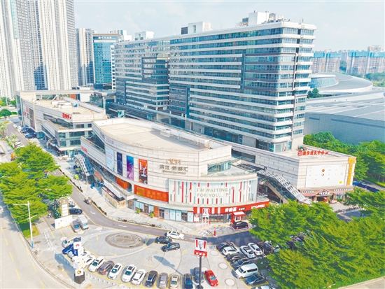 濱江·僑都匯的建設(shè)與運(yùn)營(yíng)填補(bǔ)了濱江新區(qū)缺乏大型商業(yè)配套的空白。
