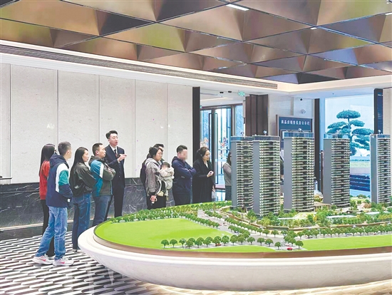元旦假期，我市多個樓盤人氣旺。