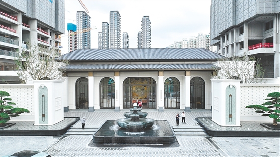 有樓盤(pán)以新會(huì)學(xué)宮為藍(lán)本進(jìn)行打造主入口門(mén)樓。
