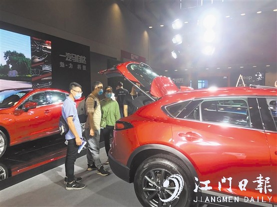 個(gè)別品牌經(jīng)銷商除了黑色和白色外，還會(huì)主推一些鮮艷的顏色。