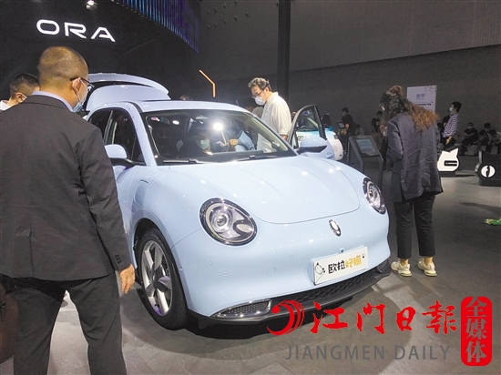 預算充足的情況下，選擇新車最好。