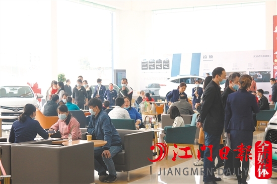 今年1月，不少4S店迎來消費者買車過年的熱潮。