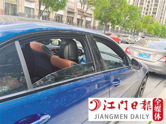 開車過程中及時(shí)開窗通風(fēng)，可將車內(nèi)的有害氣體排出，讓車內(nèi)的空氣更清新。