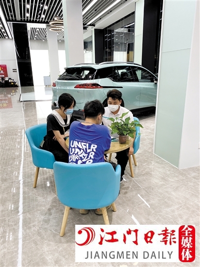 今年以來(lái)，消費(fèi)者購(gòu)買(mǎi)新能源汽車(chē)熱情高漲。