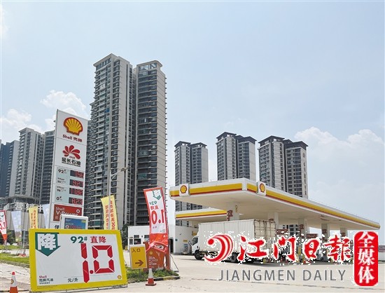 不少加油站都推出了加油優(yōu)惠。