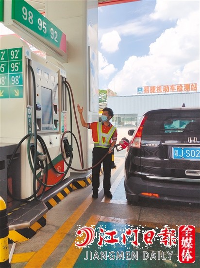 消費者選擇加油站的時候可以貨比三家。