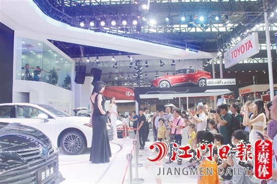 一眾高大上的汽車展具將亮相中秋車展。圖為往屆車展現(xiàn)場(chǎng)。