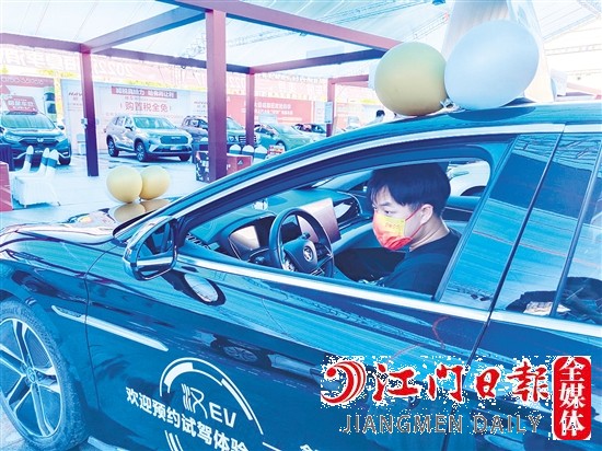 高端新能源汽車越來(lái)越受到消費(fèi)者關(guān)注。