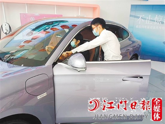 讓利的新能源汽車吸引消費者目光。