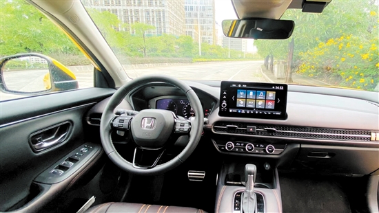 內(nèi)飾方面，致在沿用了最新的家族化設計。