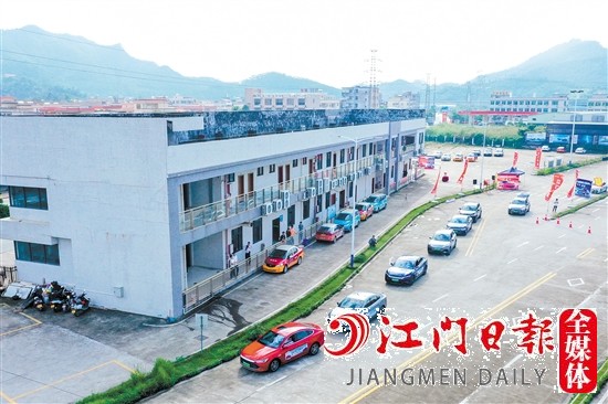 比亞迪王朝網(wǎng)對(duì)比試駕會(huì)有直線加速、斜坡挑戰(zhàn)等多個(gè)項(xiàng)目。