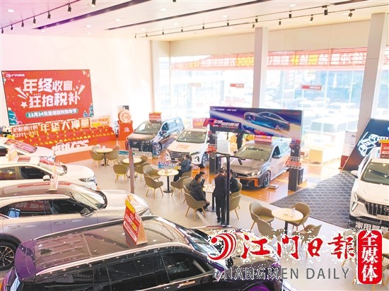 造車新勢力的中心店不但外形與傳統(tǒng)的4S店類似，功能也比較類似。