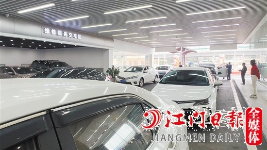 市區(qū)多家4S店車輛保養(yǎng)迎來小高峰。