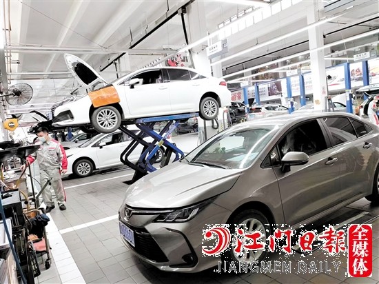 4S店迎來節(jié)前車輛檢修保養(yǎng)高峰。