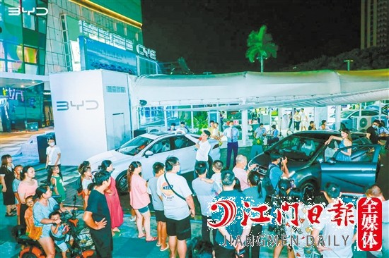 在過去的一年，新能源汽車受到許多消費(fèi)者的青睞。