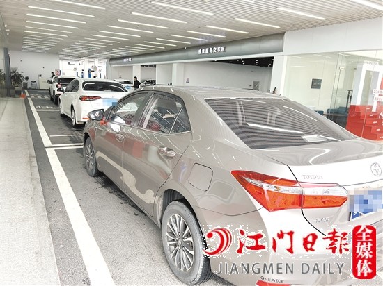 上周末，多家4S店售后接待處排起了長(zhǎng)龍。