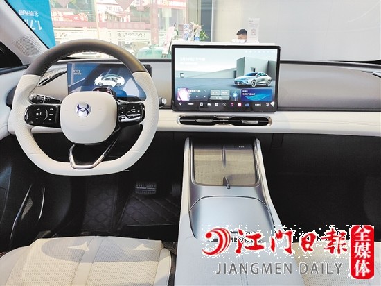 合創(chuàng)A06內(nèi)飾整體簡潔大氣。