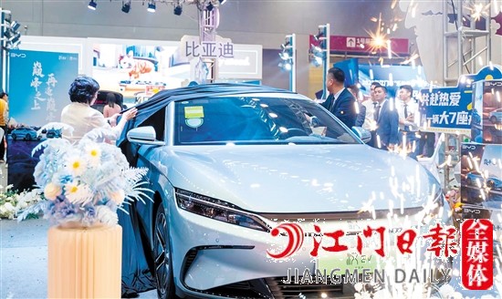 現(xiàn)場亮相的新能源汽車多。