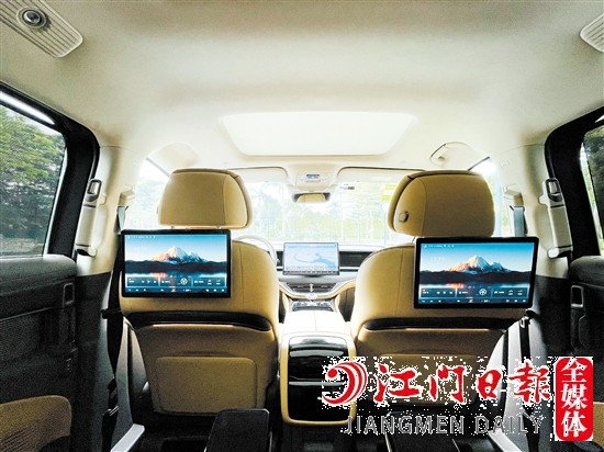 騰勢(shì)D9主打豪華科技感。