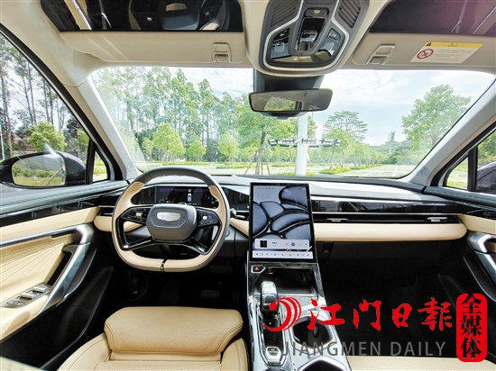 吉利博越L內(nèi)飾配置豪華感滿滿。