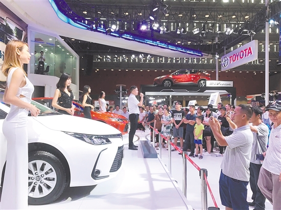 每屆“十一”車展都有眾多新車亮相，吸引消費(fèi)者的目光。
