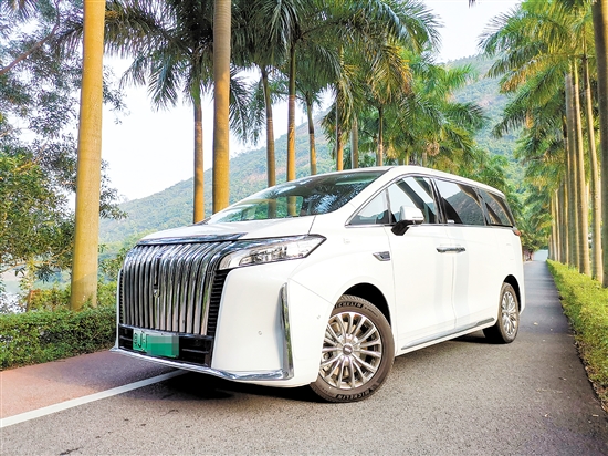 魏牌高山外觀穩(wěn)重大氣。