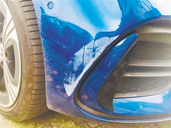 為防止愛車被人剮蹭，停車時(shí)，盡量停放在有管理員或者收費(fèi)的正規(guī)停車場。