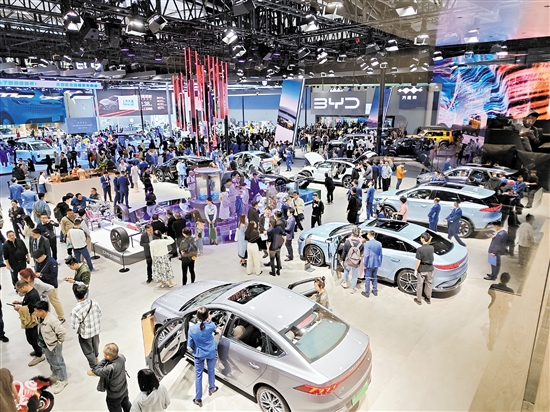 自主品牌展區(qū)人氣旺。