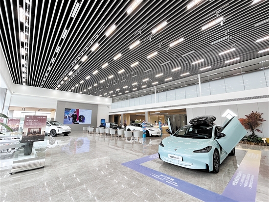 廣汽昊鉑江門第一體驗中心展廳寬敞明亮。