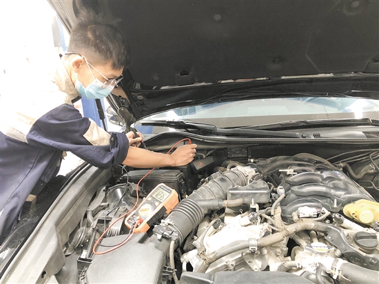 定期檢查車輛的線路是否老化、破裂，避免車輛自燃。