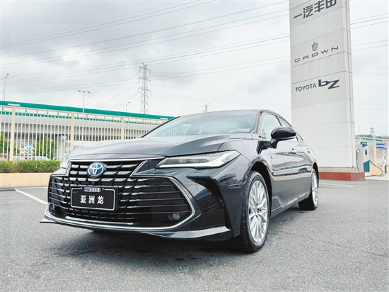 亞洲龍外觀運(yùn)動(dòng)而不失沉穩(wěn)。