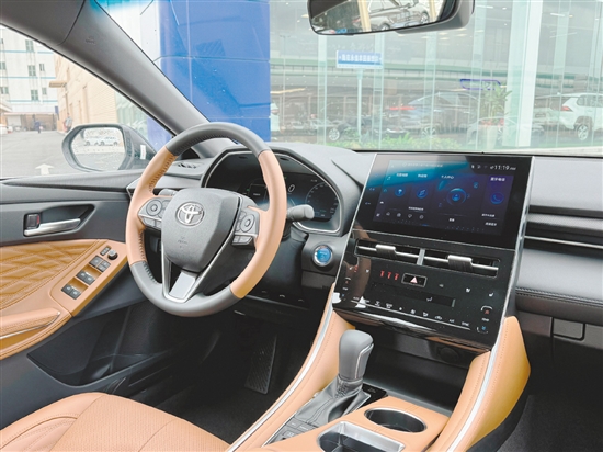 亞洲龍內(nèi)飾簡(jiǎn)潔有科技感。