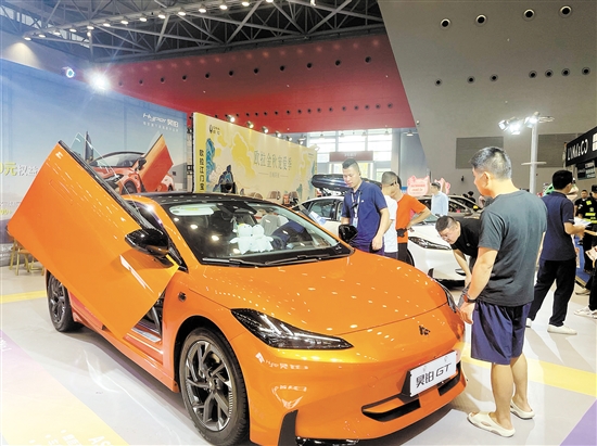 每一屆車展都能吸引數(shù)十家經(jīng)銷商參展，方便消費(fèi)者貨比三家一站式買車。