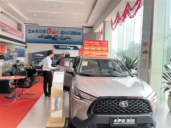 不少汽車經(jīng)銷商推出零首付購車方案。