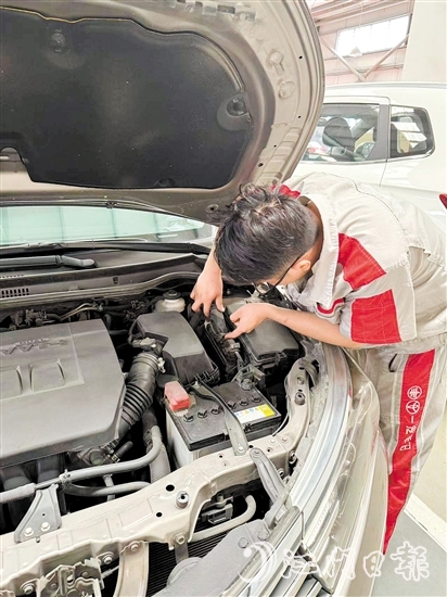 定期檢查車輛的線路是否老化，避免車輛自燃。