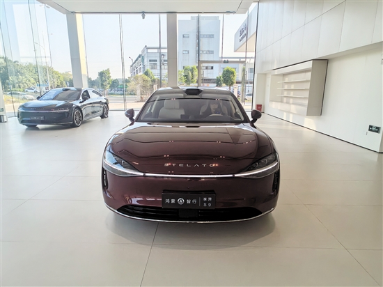 鴻蒙智行授權(quán)用戶中心江門店開業(yè)。