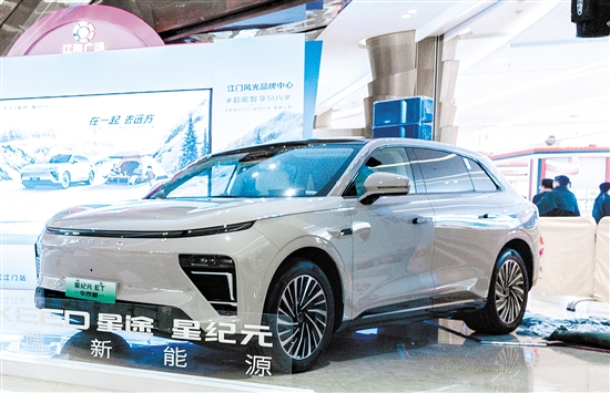 全新星紀元ET增程四驅(qū)車型外觀時尚運動。