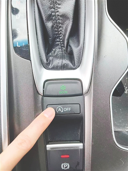 帶有自動啟停功能的車輛在涉水行駛時，需要提前關(guān)閉該功能。